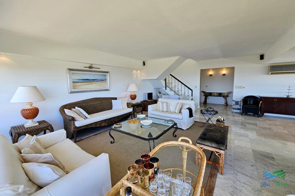 APARTAMENTO CON 3 DORMITORIOS Y SERVICIO, PROPIO,