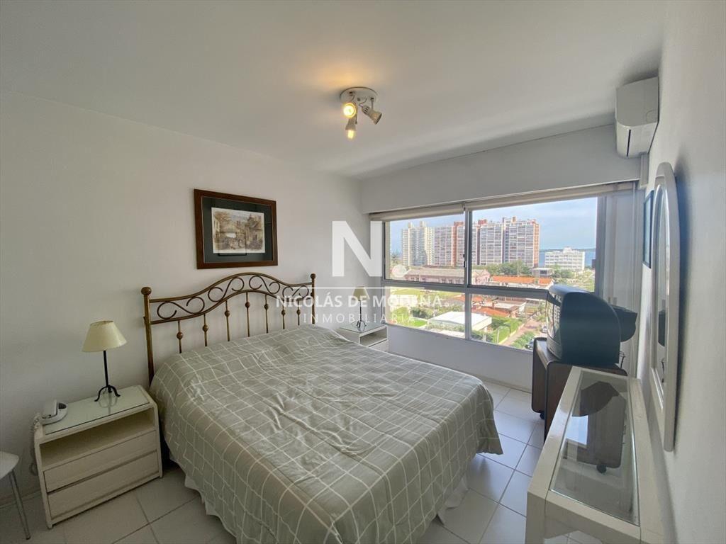 Apartamento con vista a Playa Mansa 2 dormitorios