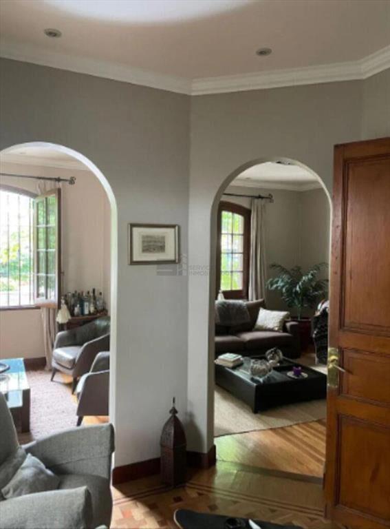 Casa en venta, cuatro dormitorios, garaje.