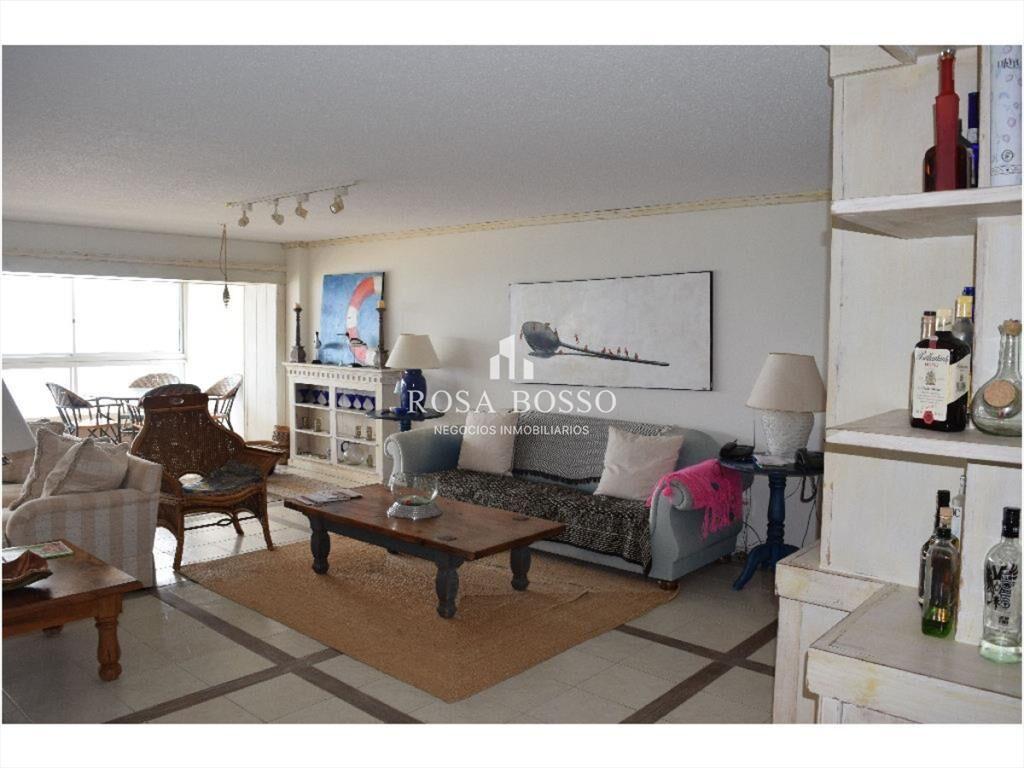 Apartamento en Brava, 3 dormitorios *