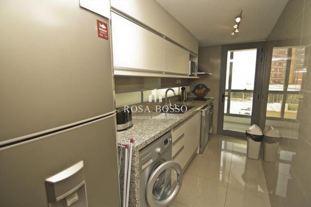 Apartamento, Alquiler, 2 dormitorios, 2 baños, Punta del E