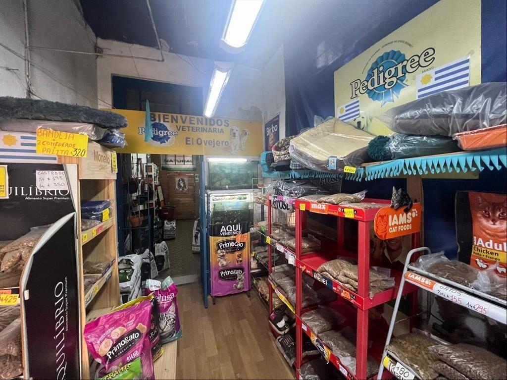 Venta local comercial de 277m2 sobre Gral Flores