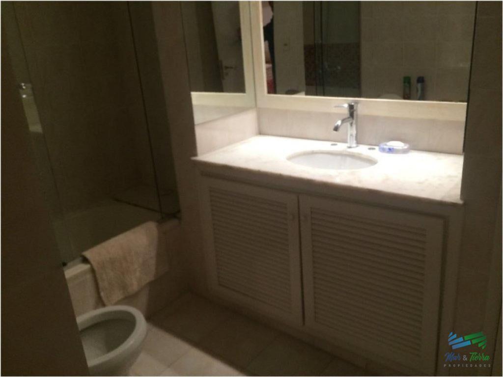 Apartamento en venta, piso alto con vista al mar