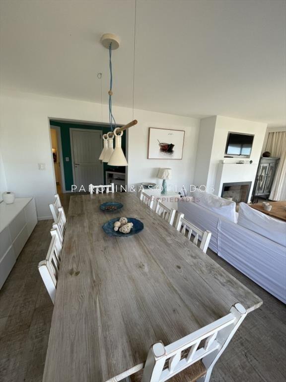 Apartamento de 3 dormitorios con vista al mar, en Brava Pun