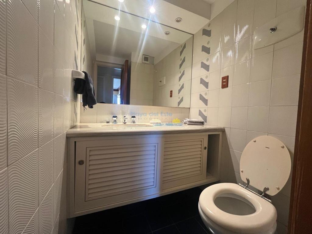 Apartamento de 3 dormitorios en Punta del este ,