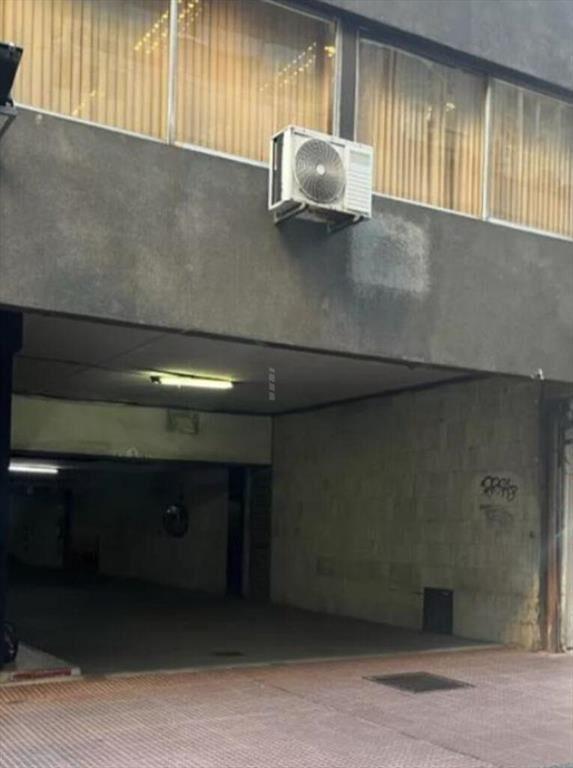 Cochera en venta Ciudad vieja , ideal inversión o uso.