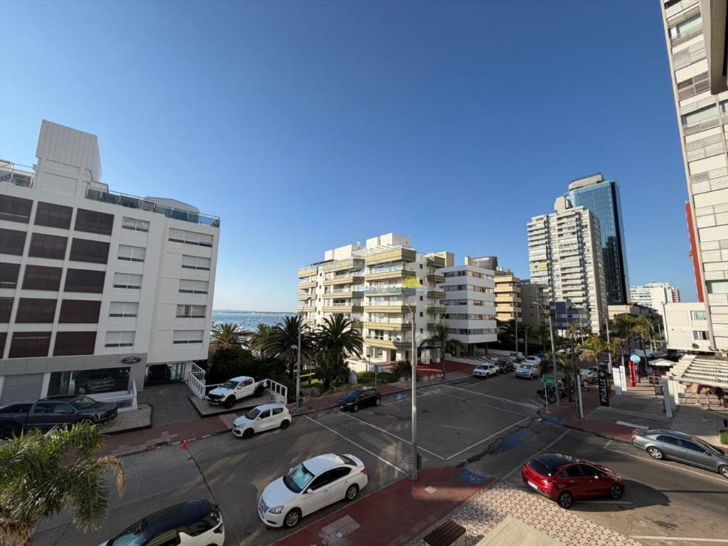 Apartamento en venta de 3 dormitorios en Punta ,