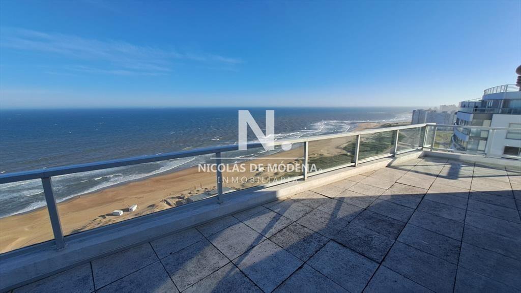 Lujoso Apartamento en venta de 3 dormitorios en Suite en Pu