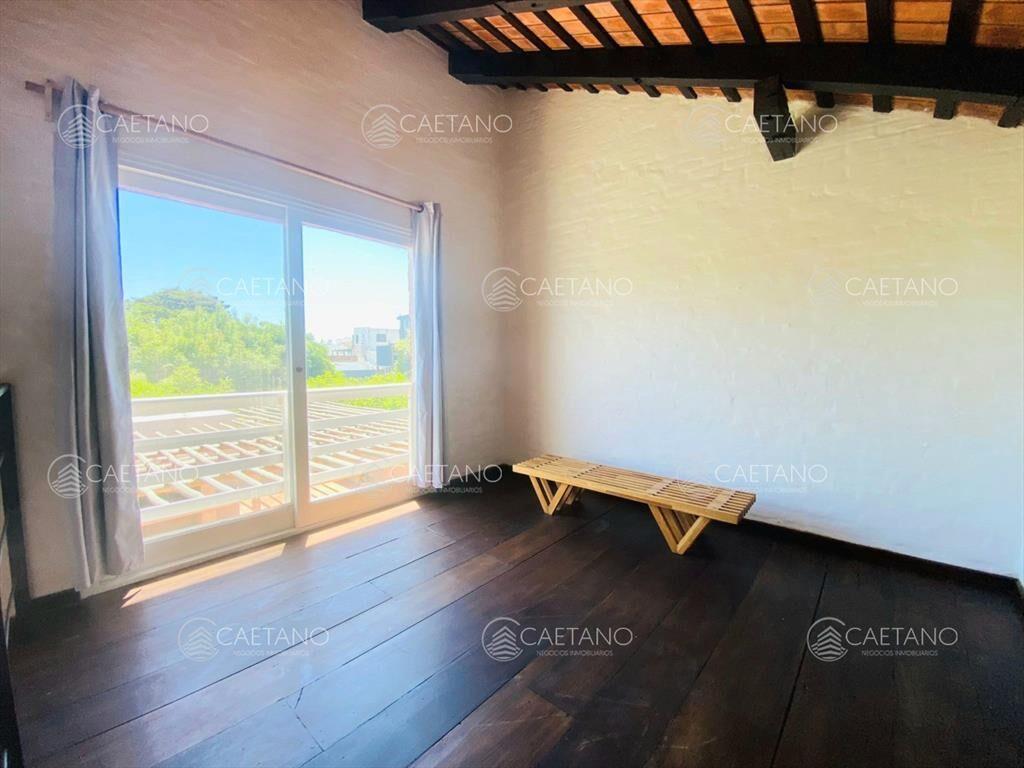 Excelente casa en venta de La Barra de tres + con