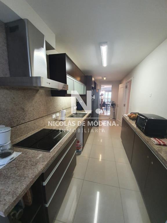 Departamento en venta en torre de categoría,