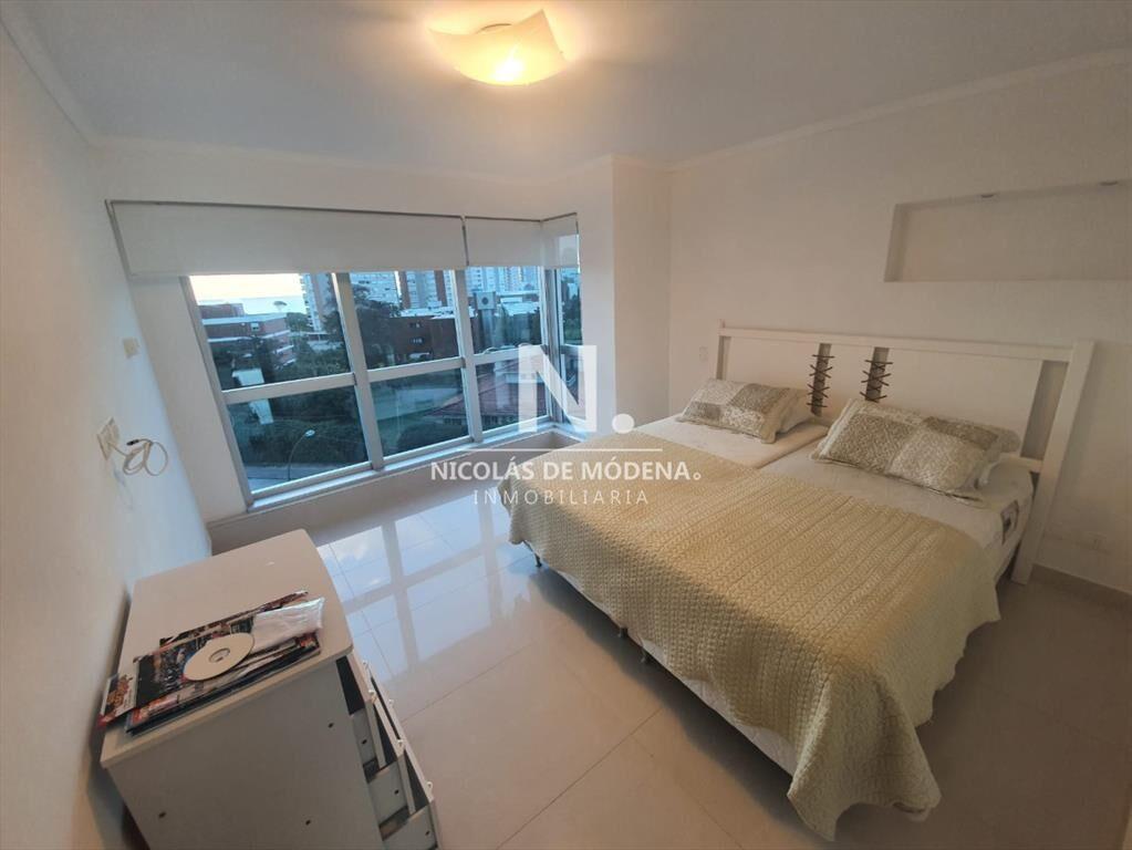 Gran departamento a pasos del mar, Punta del Este