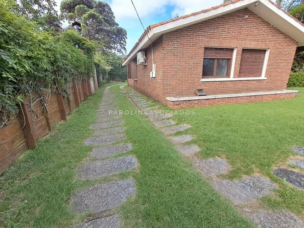 PUNTA DEL ESTE MANSA CASA DE 2 DORMITORIOS Y EN