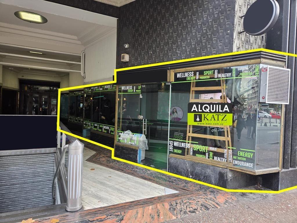 18 de julio y Ejido, 246 m2 , gran visibilidad , excelente