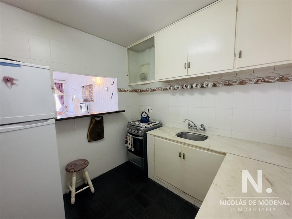 Venta de apartamento primera linea, playa brava.