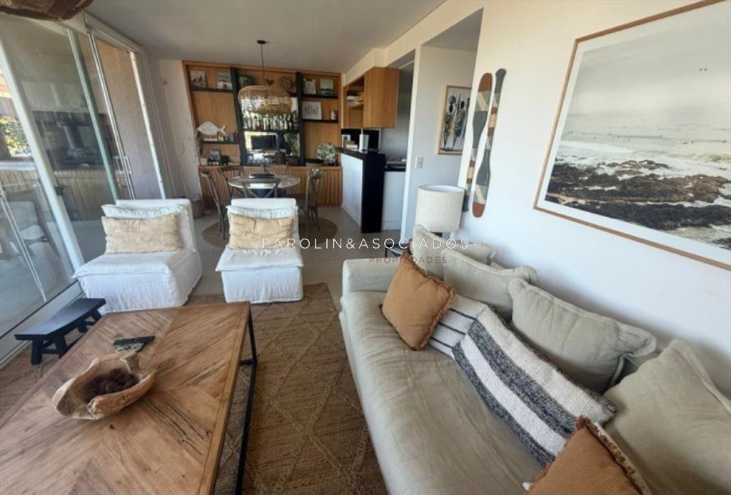 Departamento  en Venta de 3 Dormitorios de la al