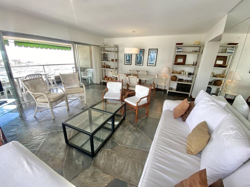 APARTAMENTO EN VENTA DE 3 DORMITORIOS 3 BAÑOS 2