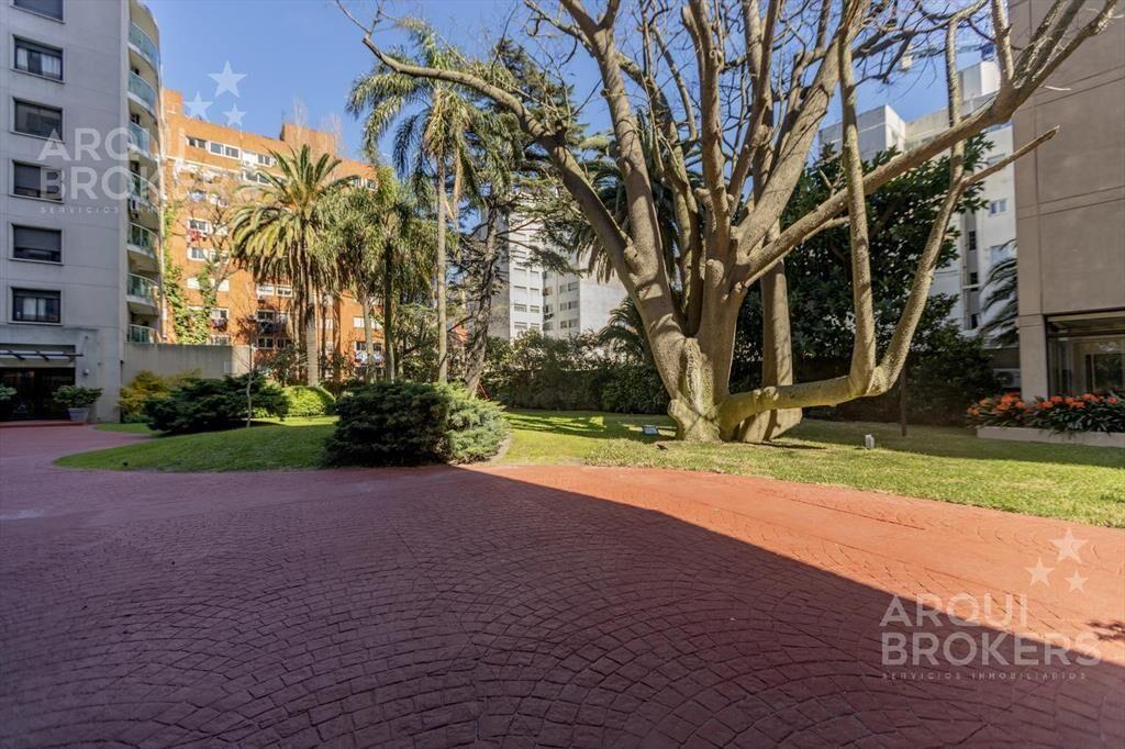 Apartamento de tres dormitorios en alquiler en Pocitos 2 gg