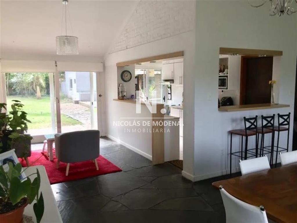 Vende casa en Pinares, cercania a la playa de 3 dormitorios