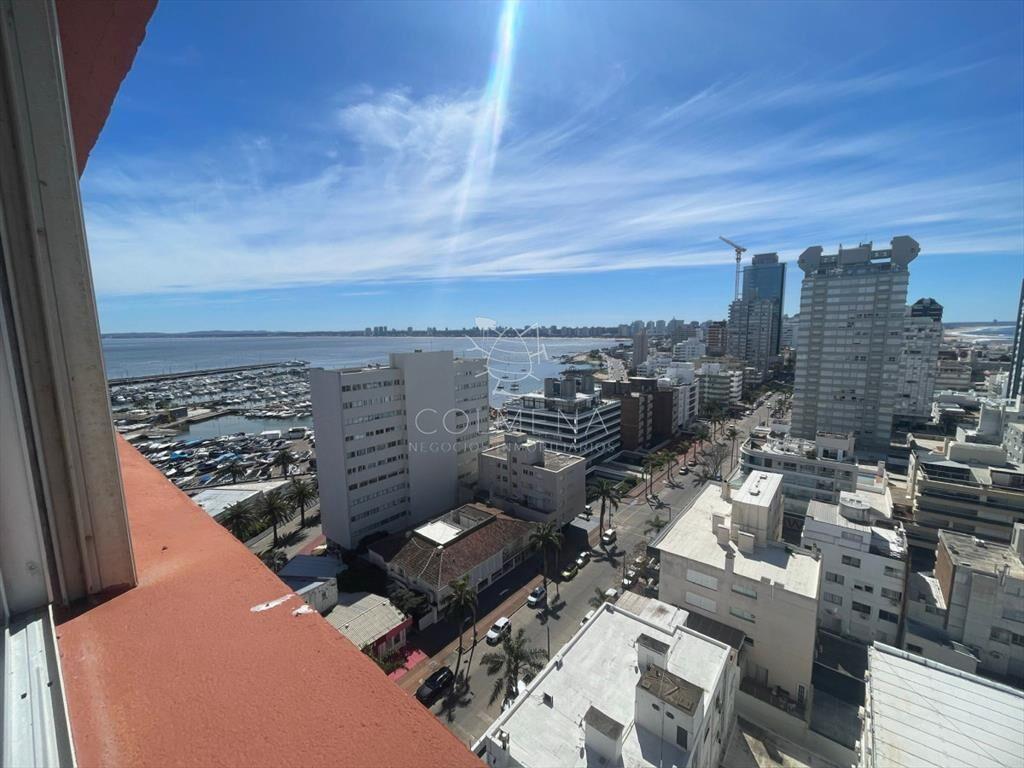 Terraza con vista a las 2 playas y algo al Puerto