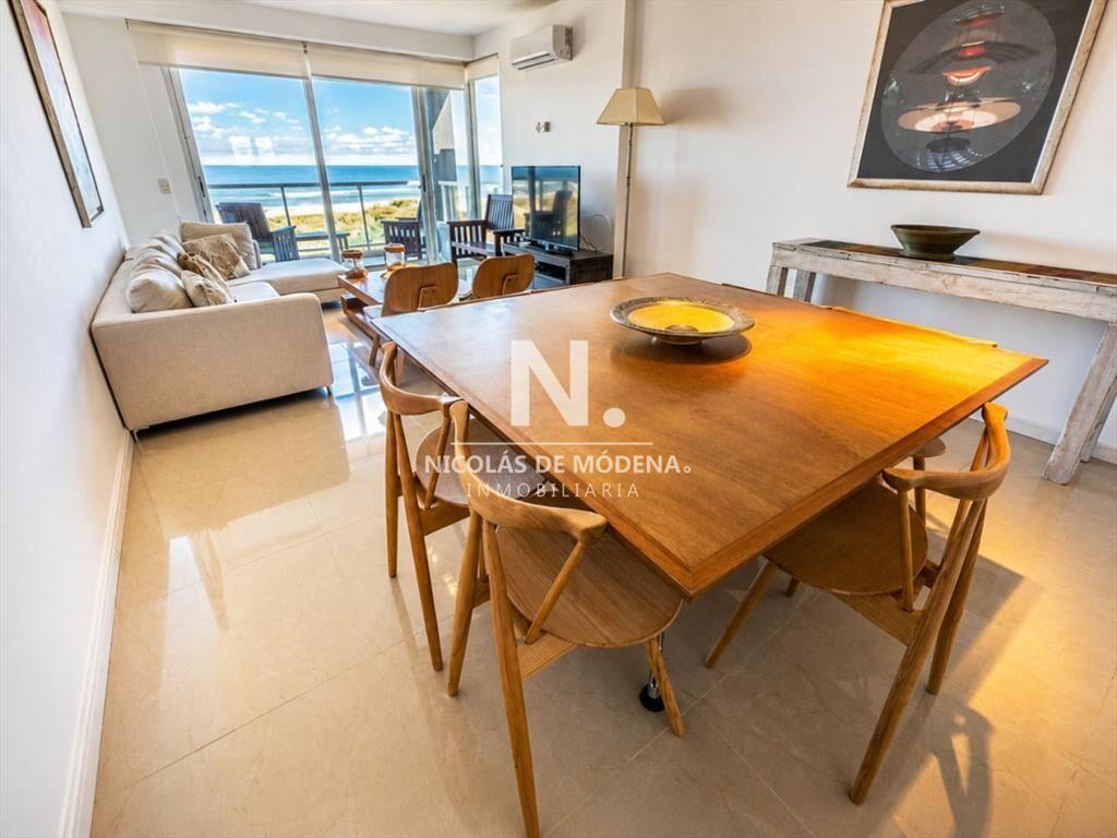 En venta apartamento de 3 dormitorios en Brava primera line