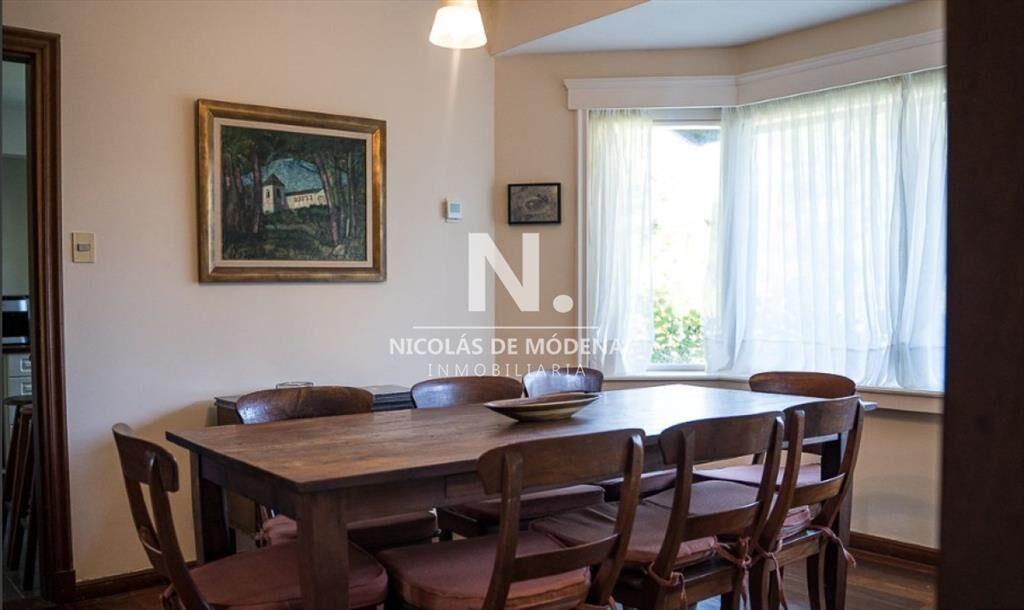 Vende casa de 4 dormitorios a cuadras del mar,