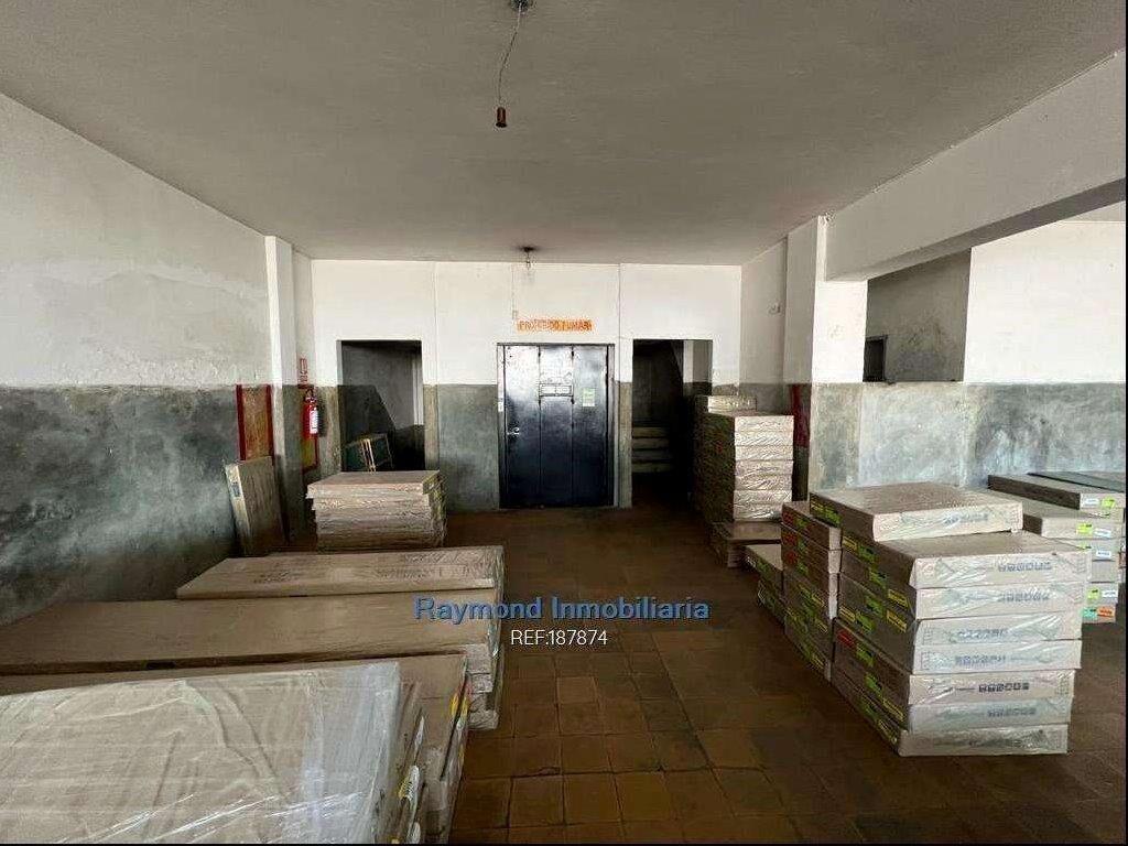 Alquiler local comercial 1400m2 en Goes
