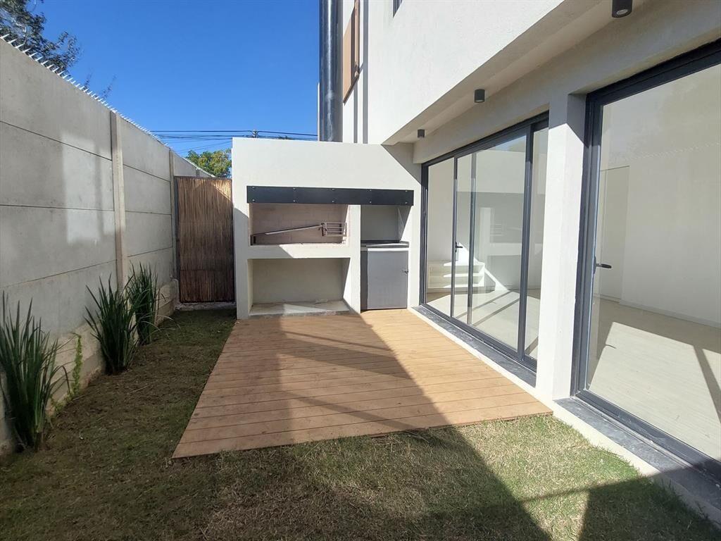 VENTA CASA CARRASCO NORTE 2 DORMITORIOS COCHERA CON RENTA