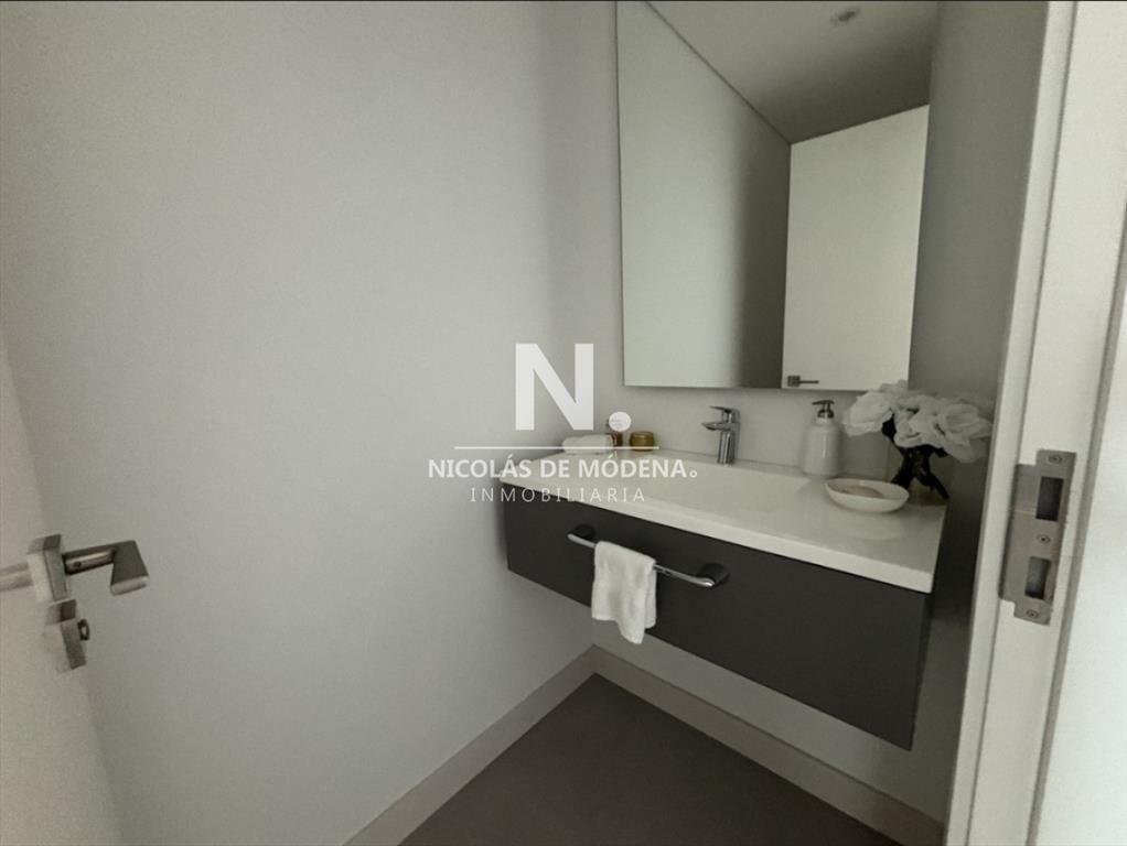 Vende apartamento de 3 dormitorios con vista al mar en Brav