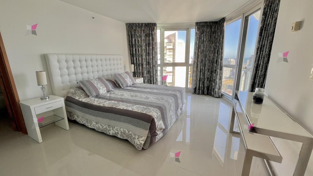 VENTA DE APARTAMENTO DE 3 DORMITORIOS Y SERVICIO