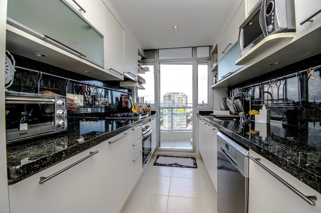 Venta de apartamento de tres dormitorios más en
