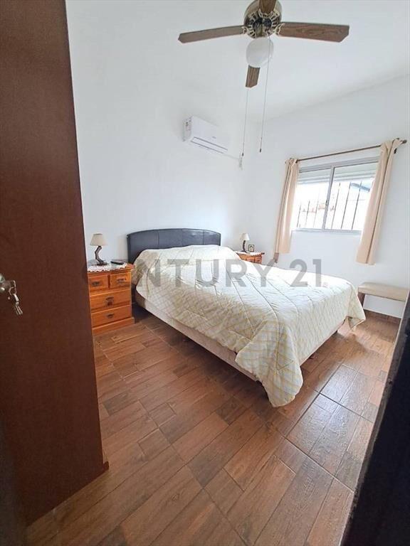 Venta Casa en Lomas de Solymar Sur-2 D-Jardín-Cochera-par...
