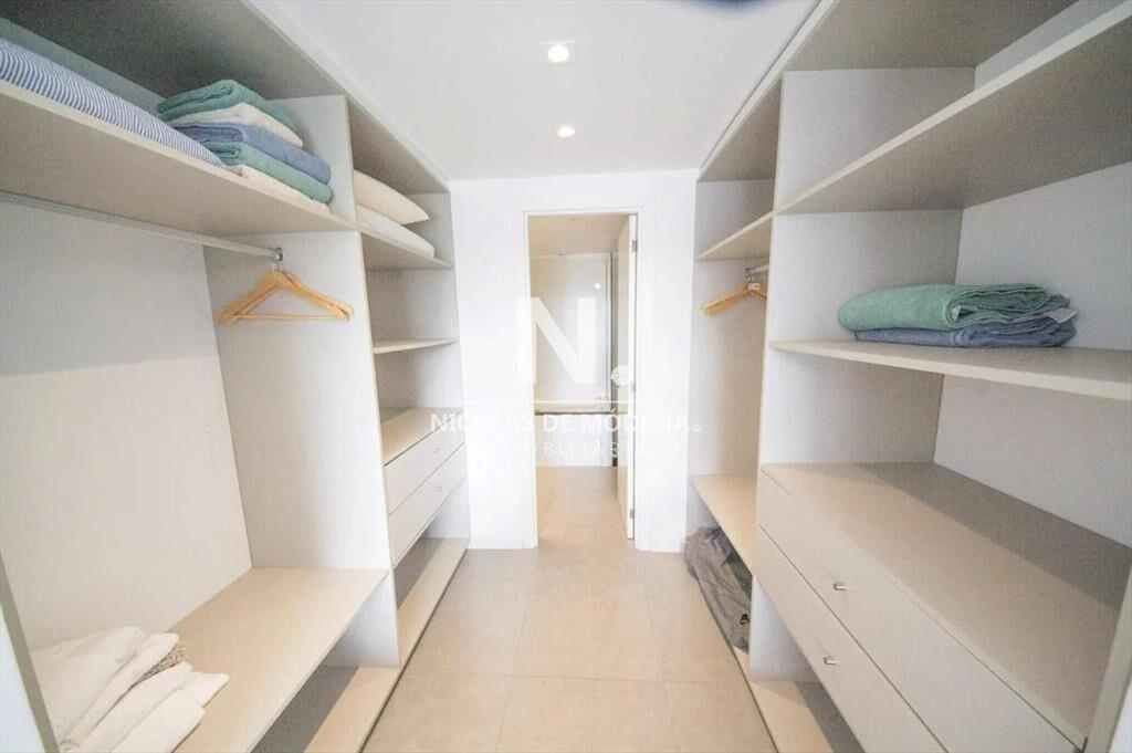 Departamento de 2 dormitorios y servicio en venta