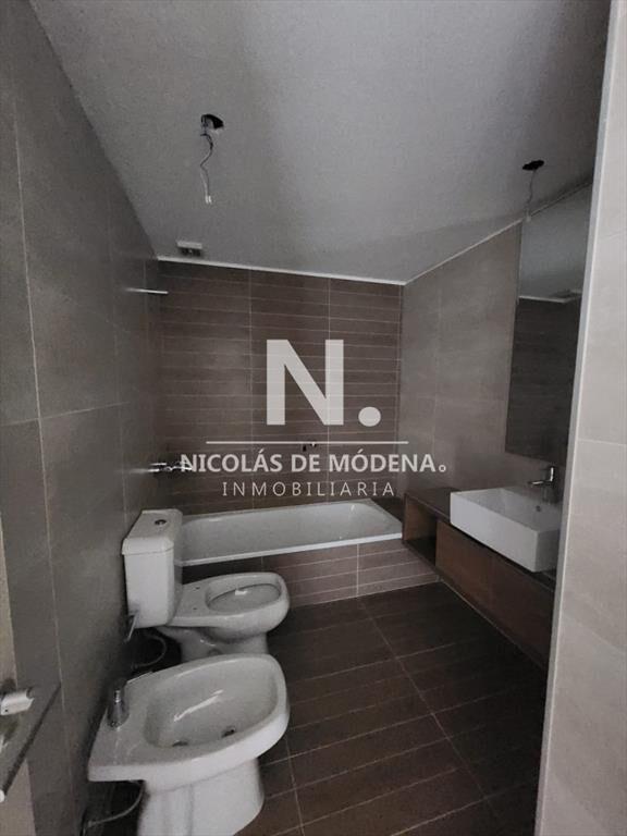 Penthouse de 2 dormitorios en venta en torre con