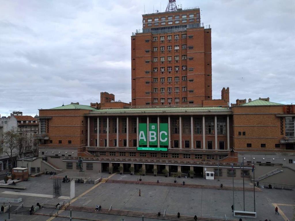 oficina en 18 de Julio Frente a la Intendencia, 313 m2, rec