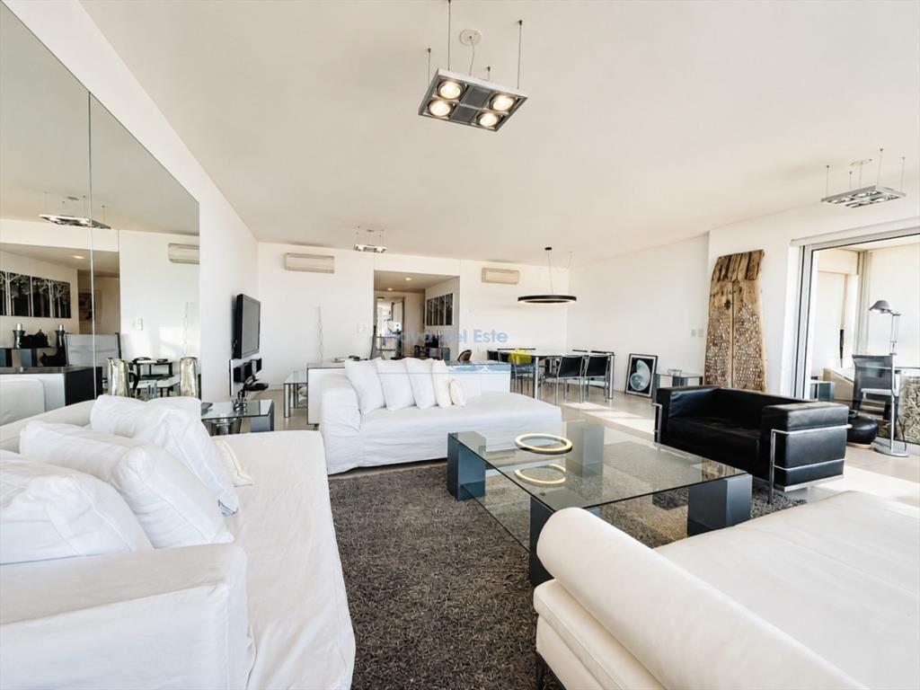 Venta y alquiler de departamento esquinero de 3