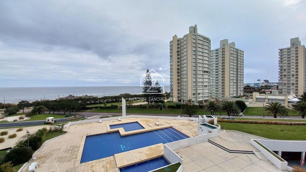 Departamento de 3 dormitorios + dependencia en venta, Playa