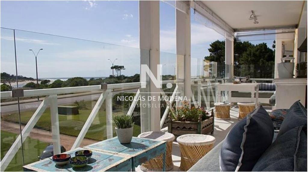 Apartamento de 2 dormitorios a la venta en Punta