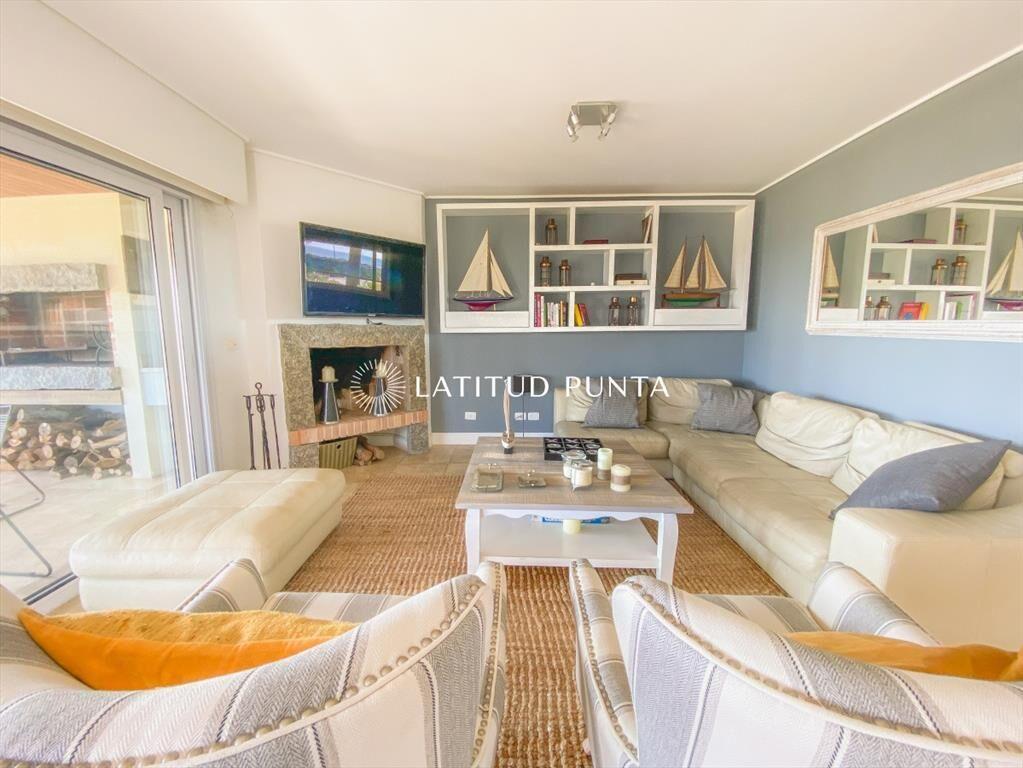 Apartamento en Mansa, 4 dormitorios, estufa a y