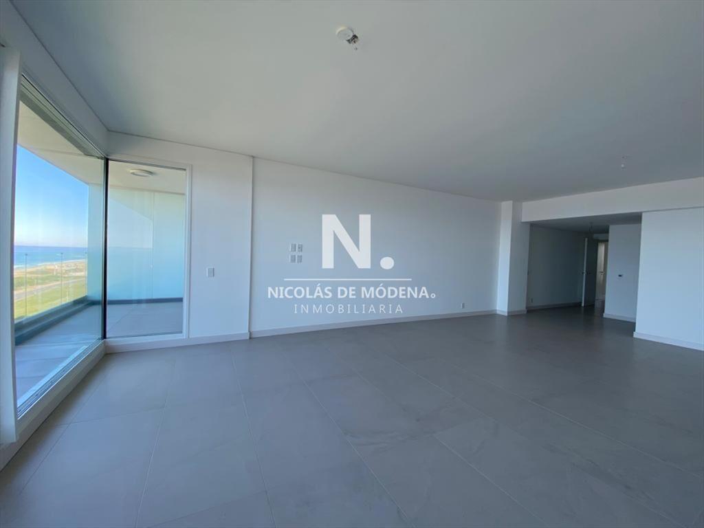 Vende departamento en Brava Punta del Este de 3