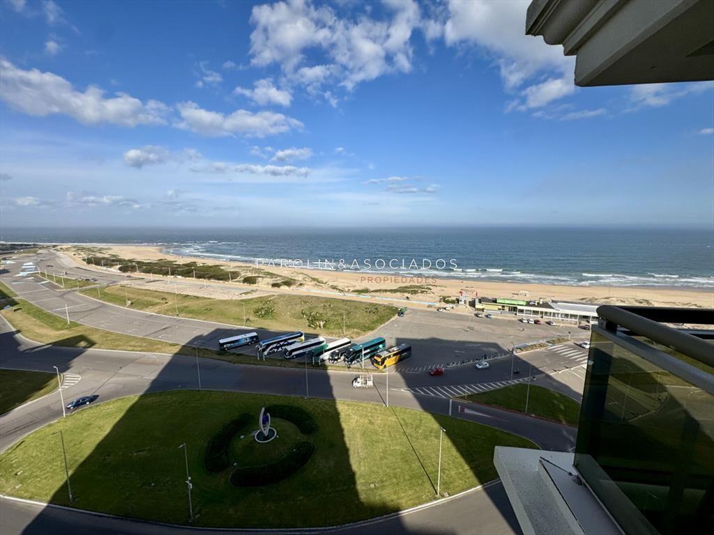 Hermoso apartamento en venta en torre Imperiale, Punta del