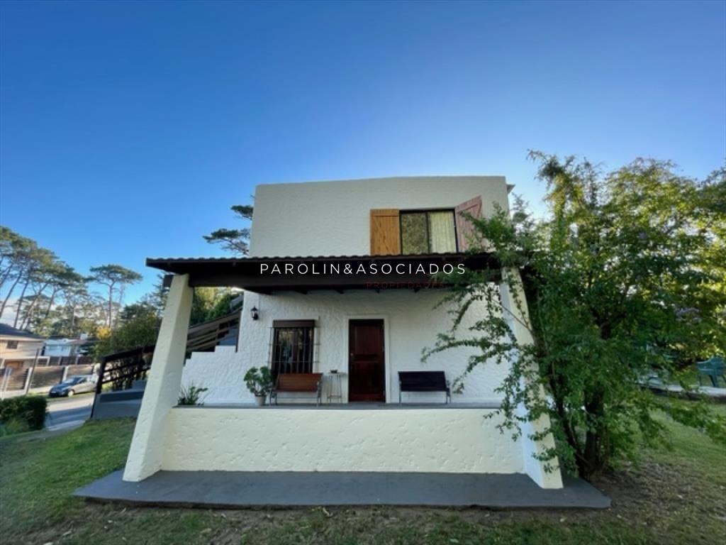 Casa En Venta De 2 Dormitorios En Pinares. Ideal para todo