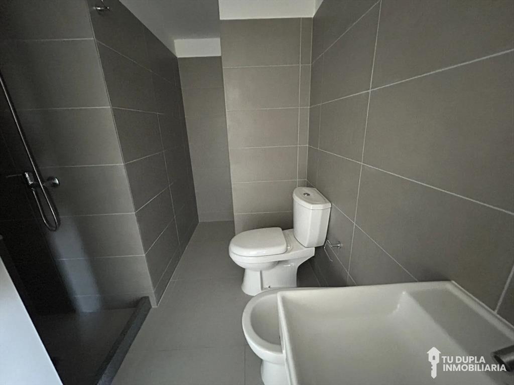 Venta 3 Dormitorios, 2 Baños Piso Alto A En