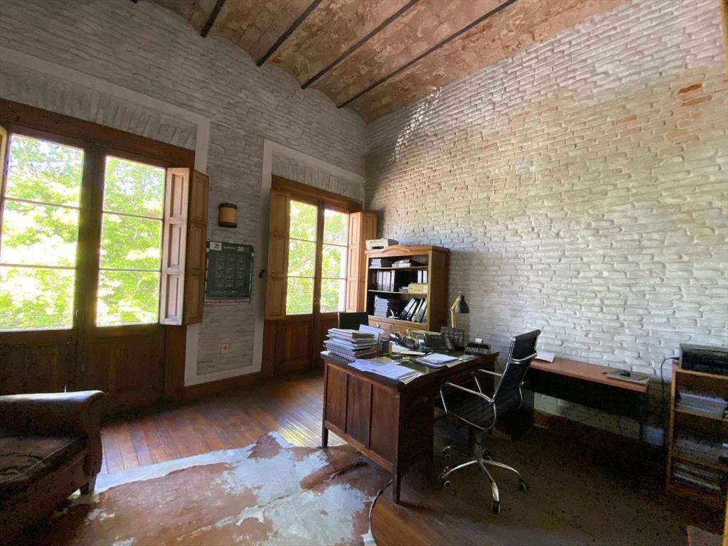 Venta excelente casa con local comercial y subsuelo - Aguad