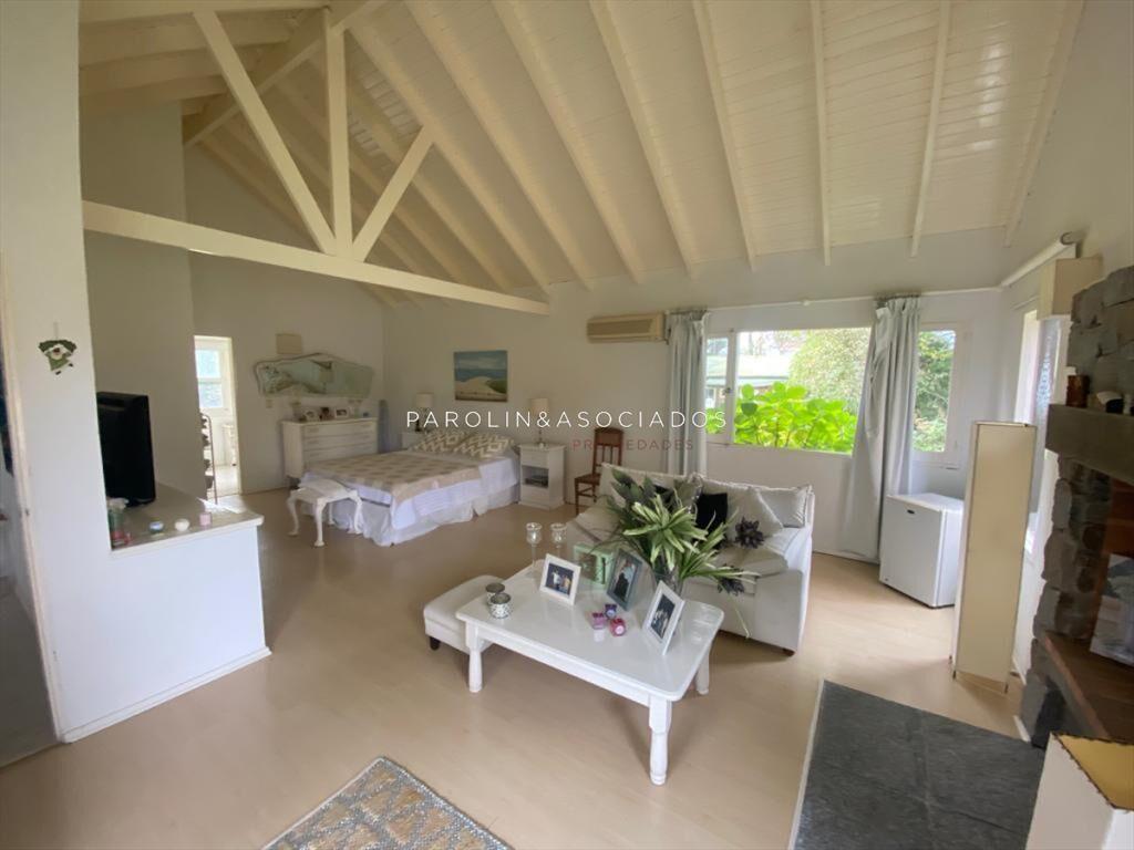 VENTA CASA DE 4 DORMITORIOS BARRIO PRIVADO LA ARBOLADA PUNT