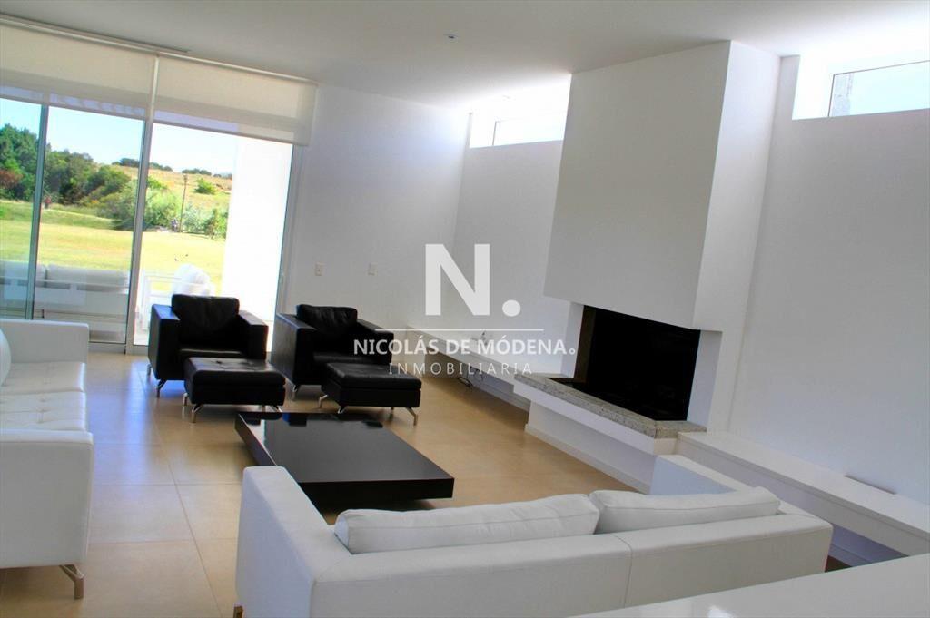 En venta y alquiler casa en Manantiales de 5