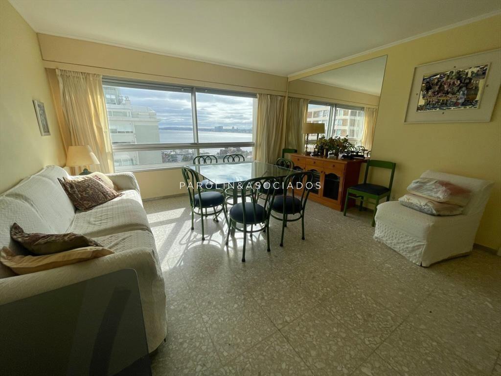 Apartamento en venta de 3 dormitorios en Punta