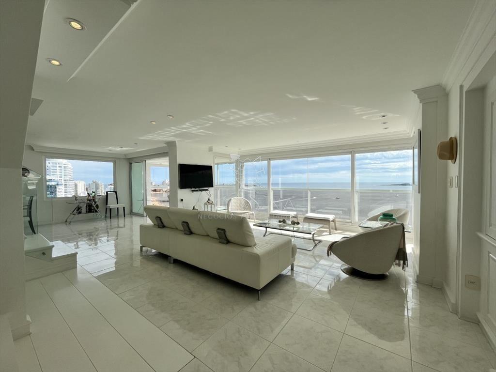 DIVINO IMPECABLE CON SERVICIOS