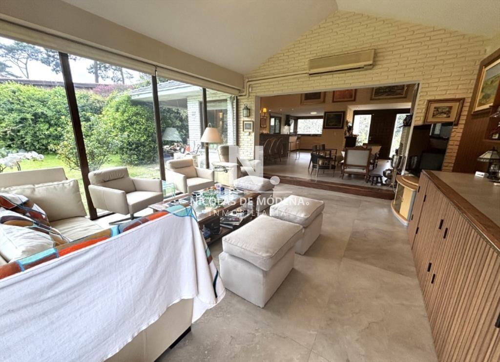 Vende casa en  Cantegril en Punta del Este de 3