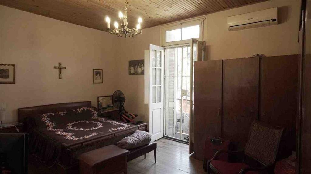 MUY BUENA CASA EN PLENO CENTRO DE SALTO