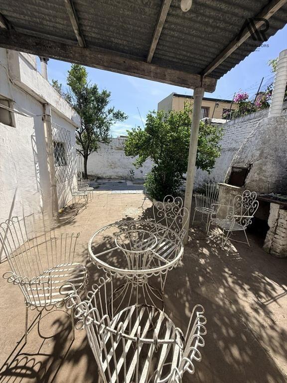 Casa en venta c/ cochera en Artigas